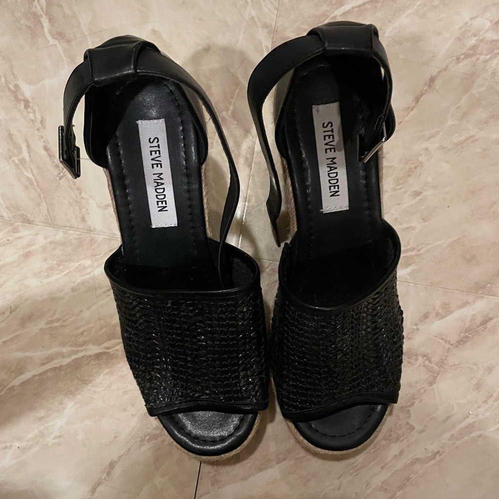 Steve Madden black wedges